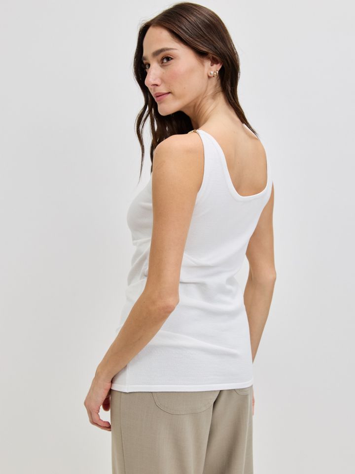 גופיה סריג אבזמים בצבע אופוויט