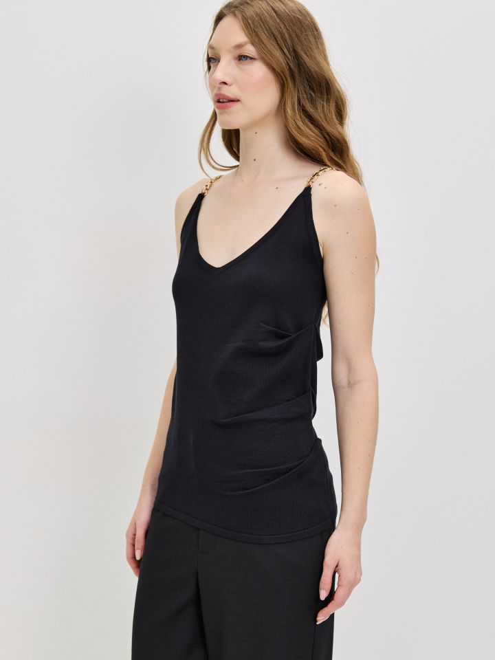 גופיה סריג אבזמים בצבע שחור