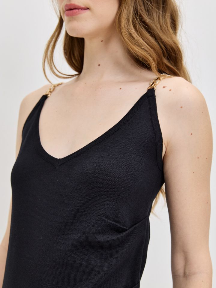 גופיה סריג אבזמים בצבע שחור