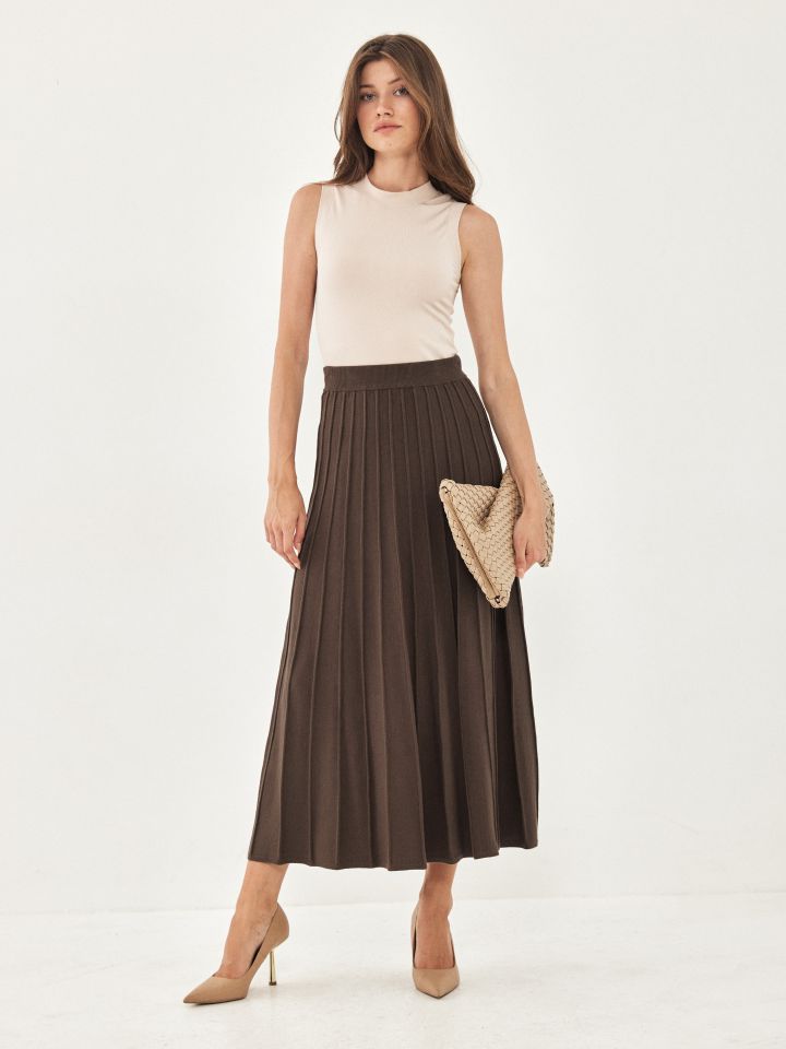 חצאית סריג קלוש בצבע חום