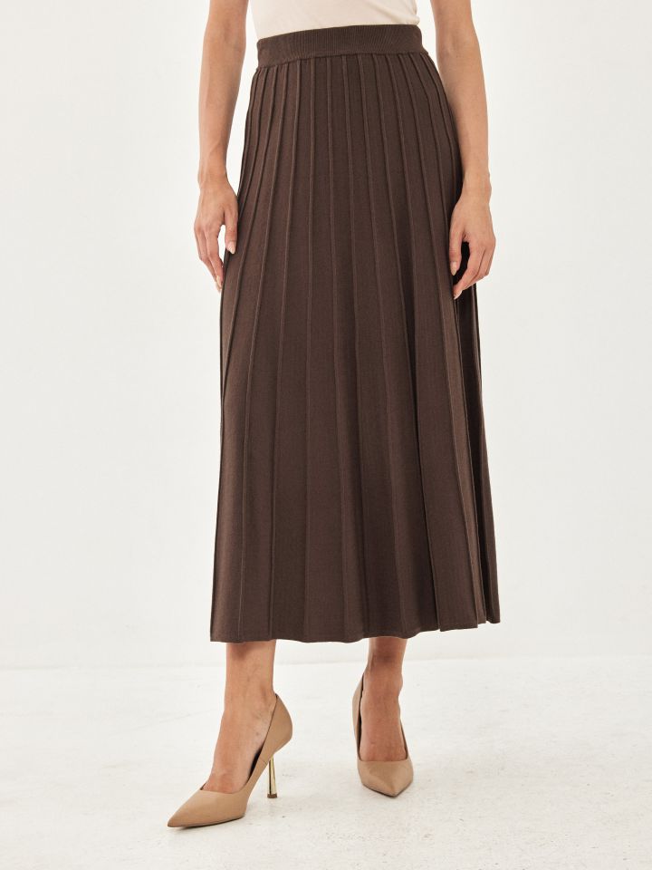 חצאית סריג קלוש בצבע חום