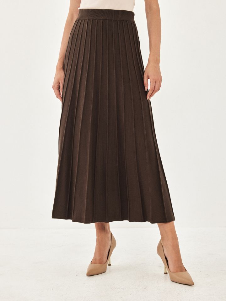 חצאית סריג קלוש בצבע חום