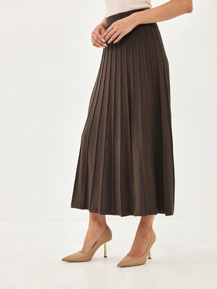 חצאית סריג קלוש בצבע חום