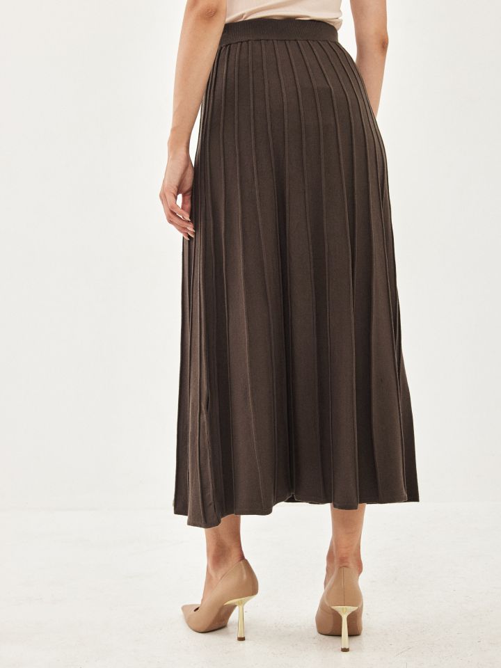 חצאית סריג קלוש בצבע חום