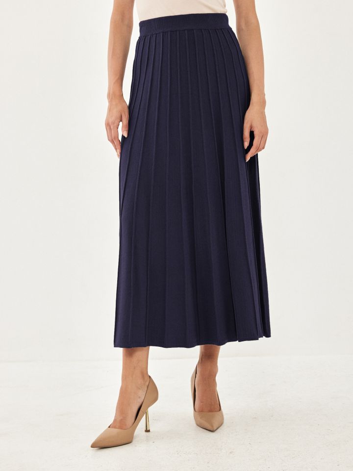 חצאית סריג קלוש בצבע כחול כהה