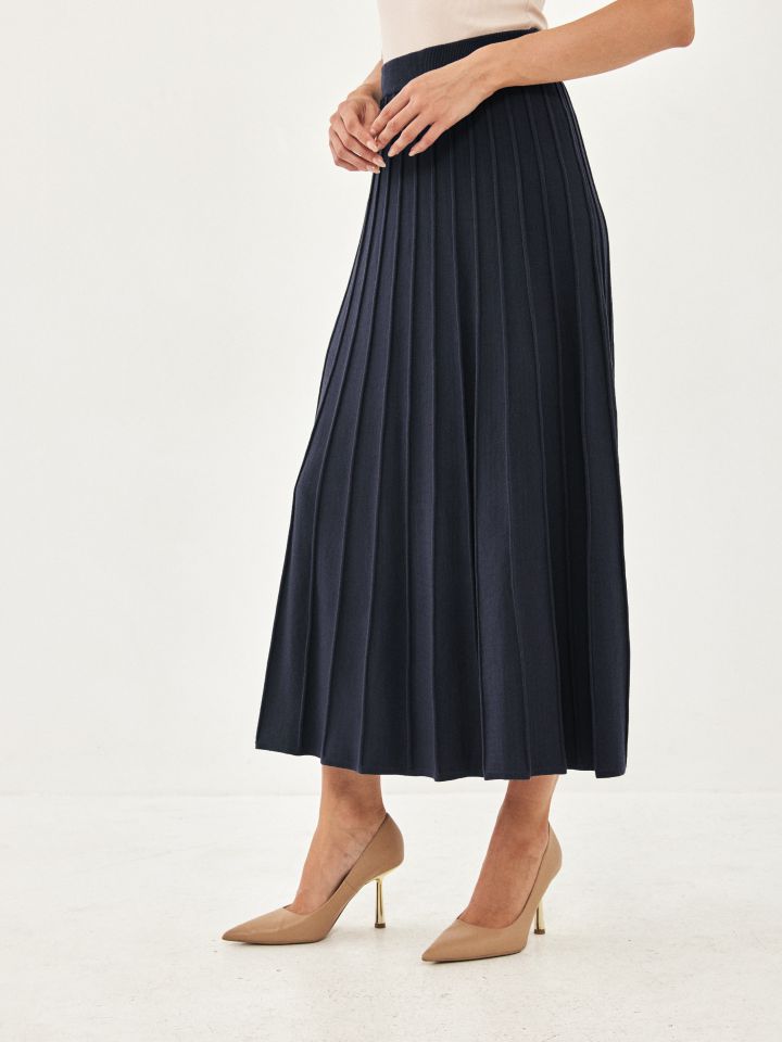 חצאית סריג קלוש בצבע כחול כהה