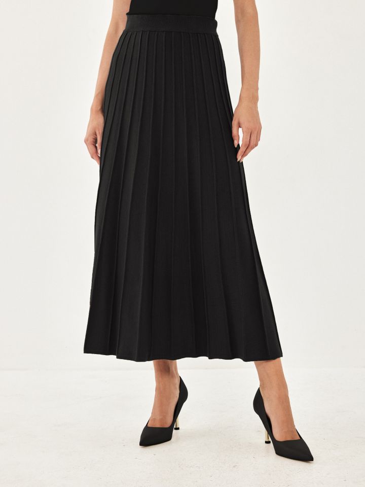 חצאית סריג קלוש בצבע שחור