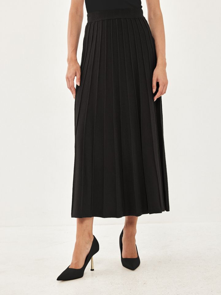 חצאית סריג קלוש בצבע שחור