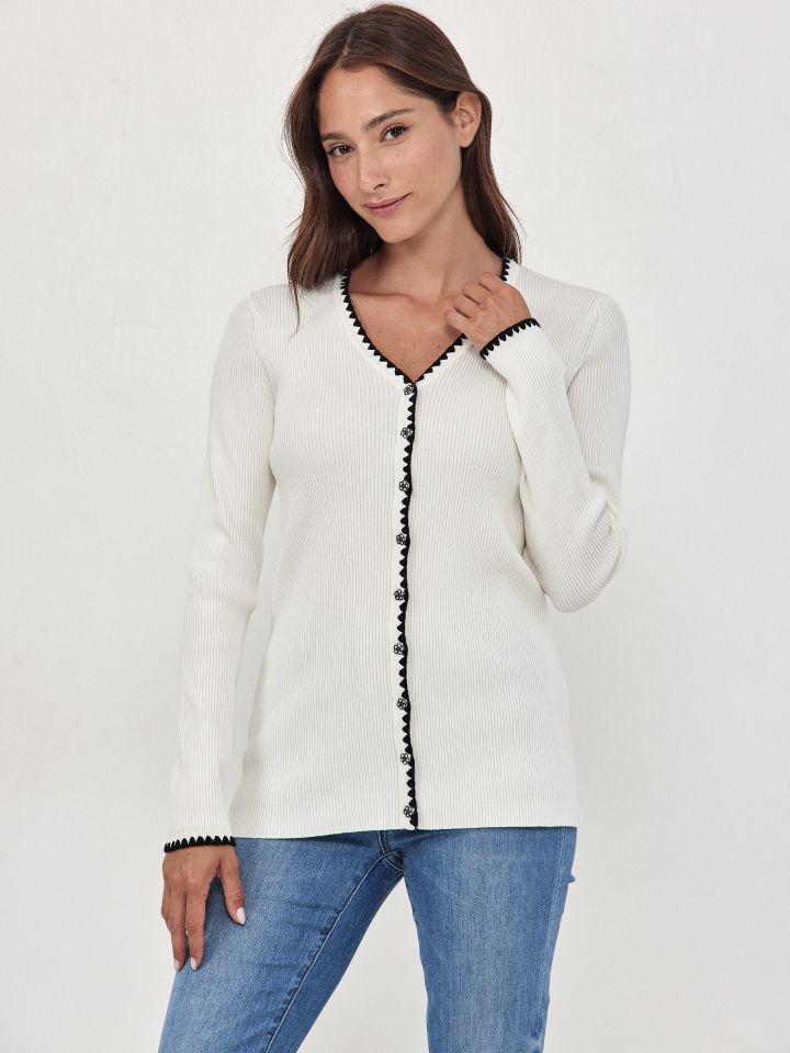 קרדיגן סריג שילוב ריקמה קרושה בצבע אופוויט