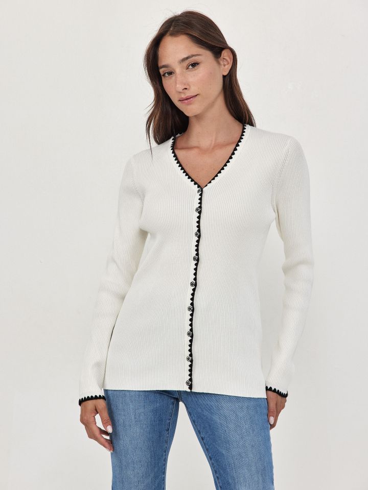 קרדיגן סריג שילוב ריקמה קרושה בצבע אופוויט