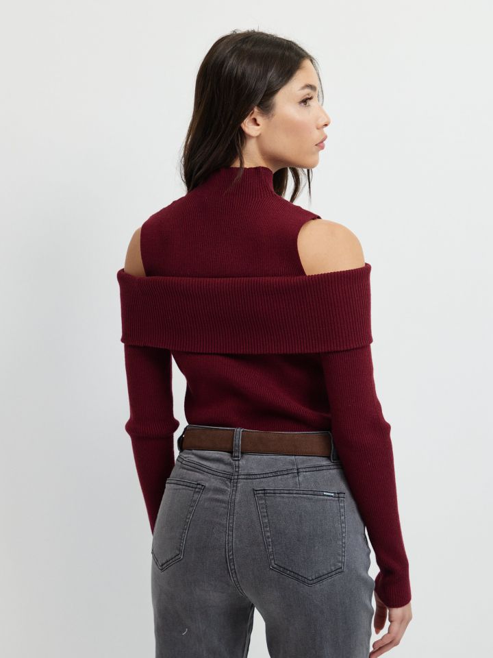 סריג גולף כתפיים חשופות בצבע בורדו