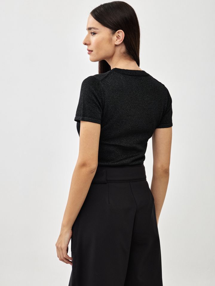 סריג לורקס חצי שרוול בצבע שחור