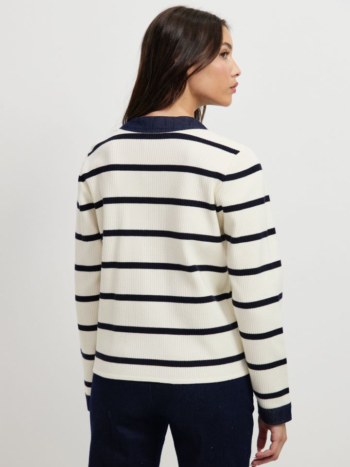 עליונית סריג פסים שילוב ג’ינס בצבע אופוויט