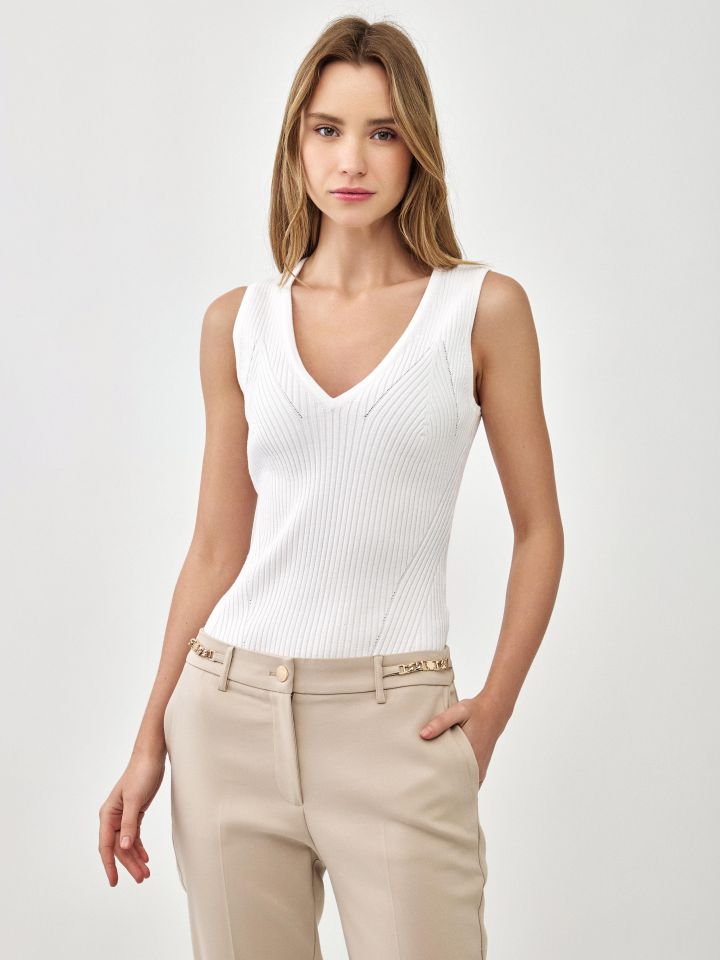 גופיה סריג דיאגונל בצבע לבן