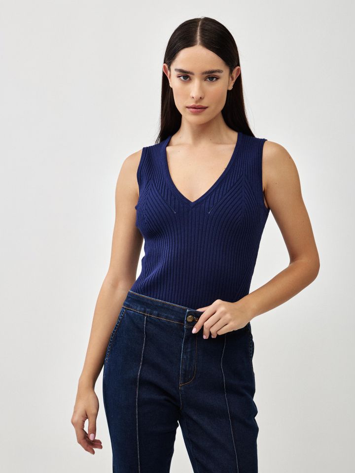 גופיה סריג דיאגונל בצבע כחול אינדיגו