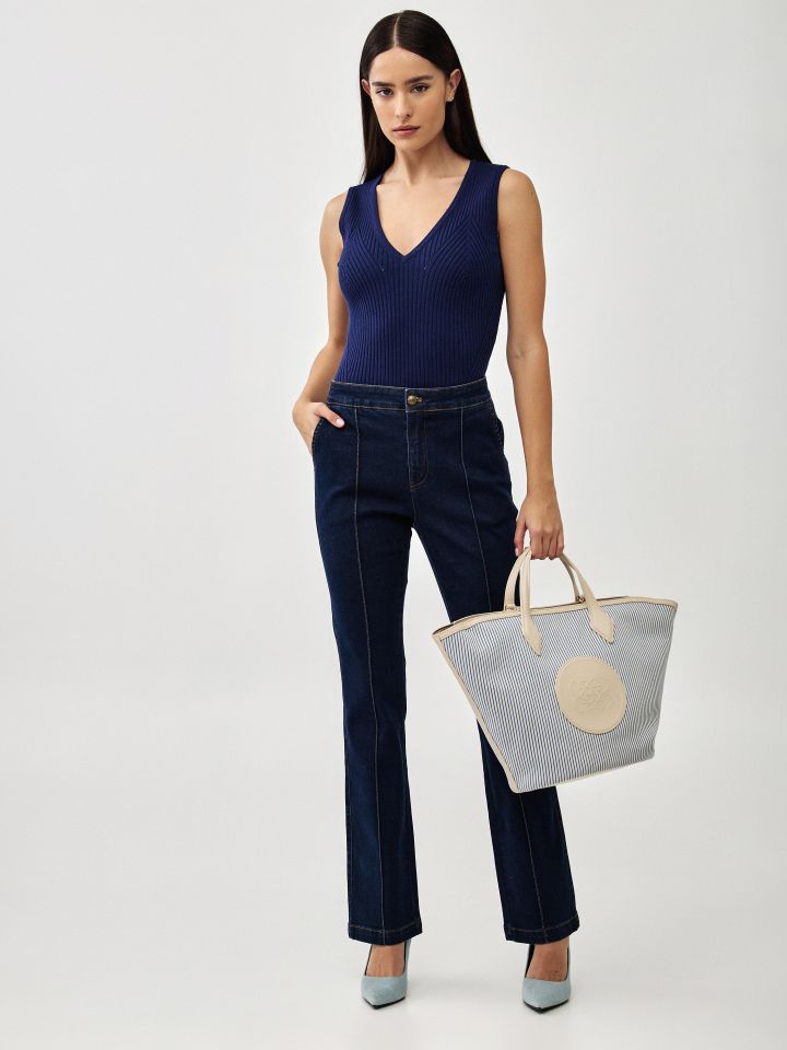 גופיה סריג דיאגונל בצבע כחול אינדיגו