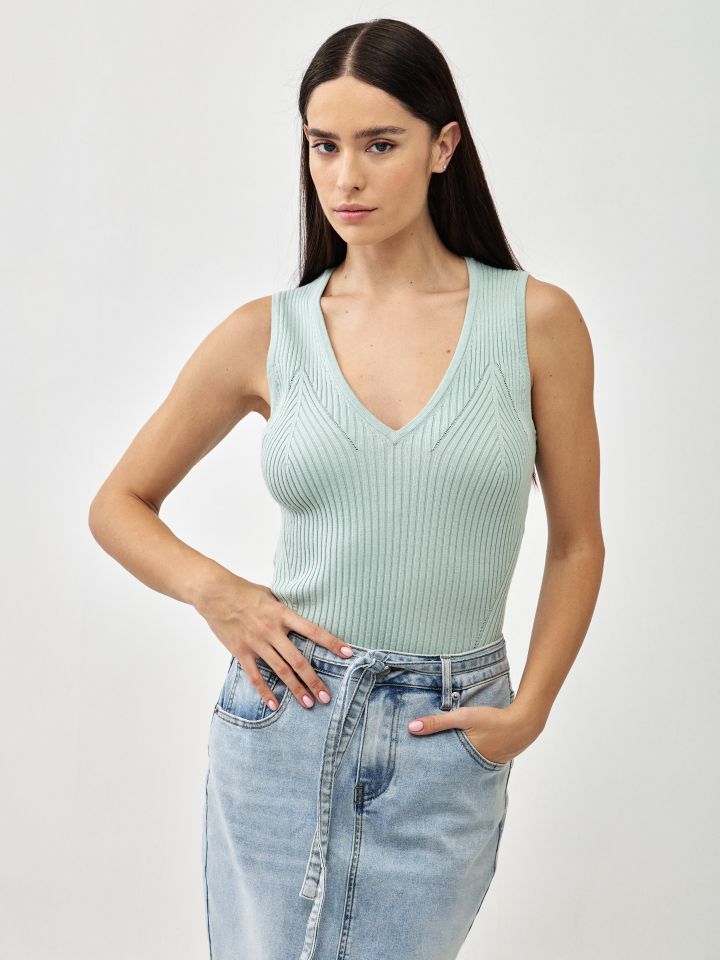 גופיה סריג דיאגונל בצבע ירוק