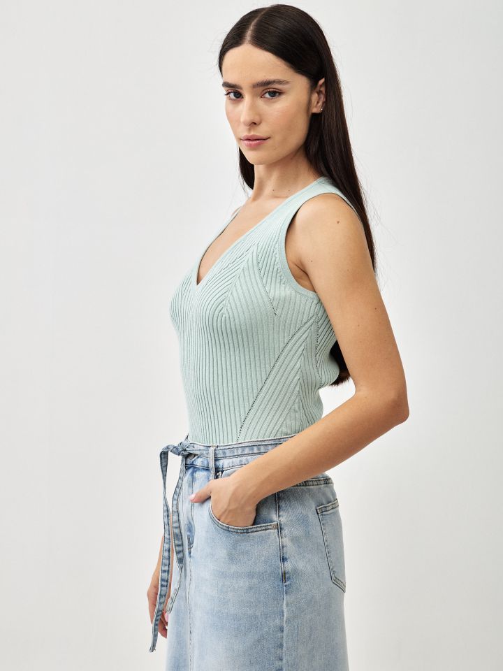 גופיה סריג דיאגונל בצבע ירוק