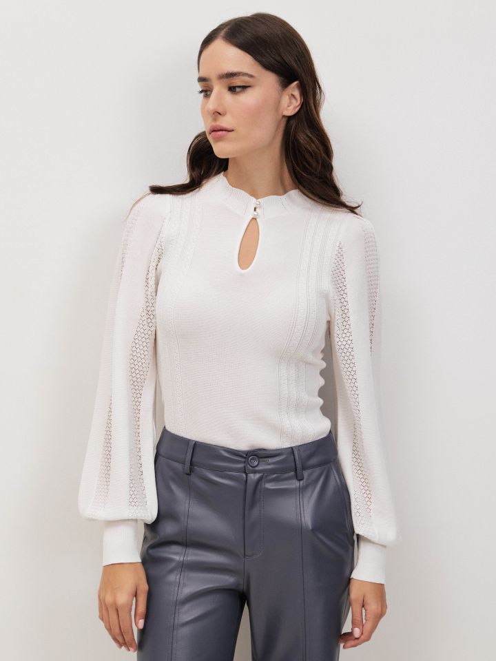 סריג פתח דמוי פנינים בצבע אופוויט