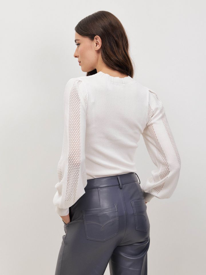 סריג פתח דמוי פנינים בצבע אופוויט