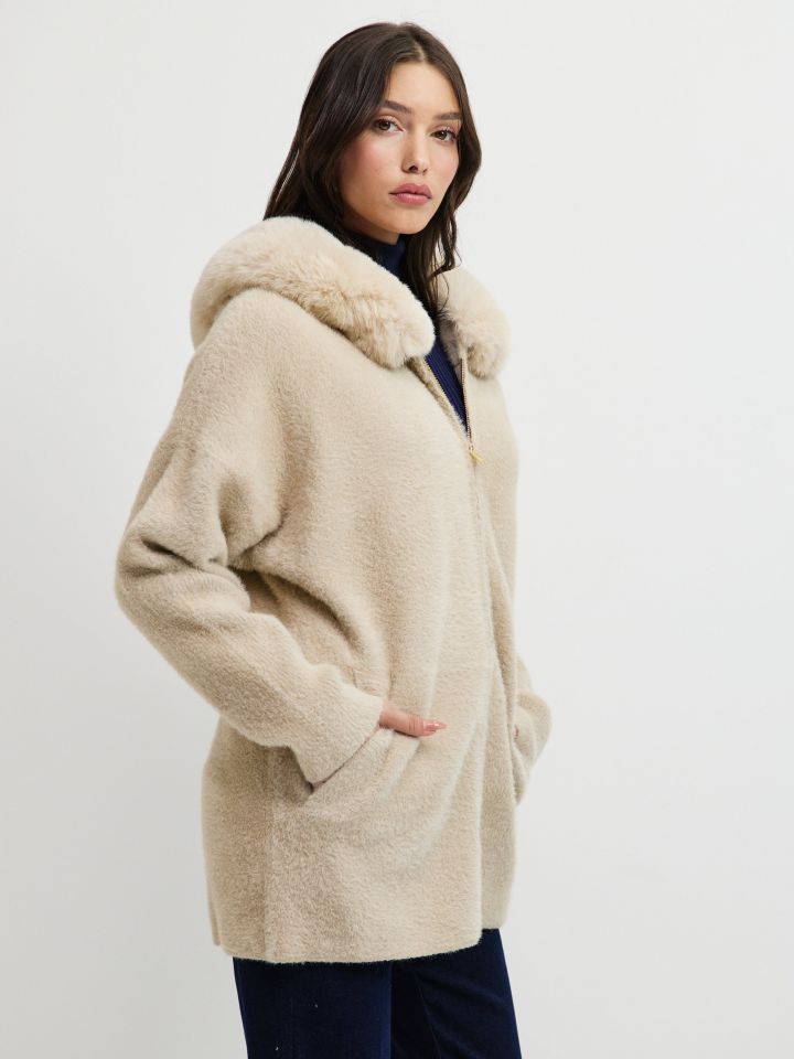 עליונית סריג קפוצון בצבע בייז’