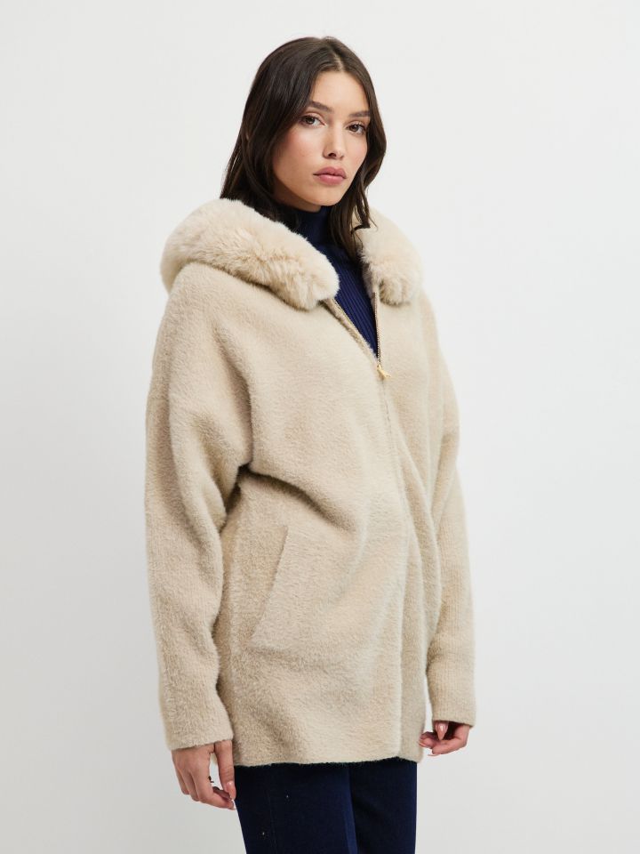 עליונית סריג קפוצון בצבע בייז’