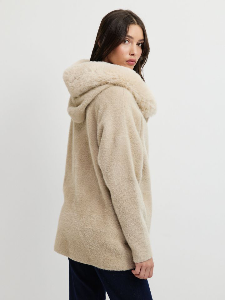 עליונית סריג קפוצון בצבע בייז’