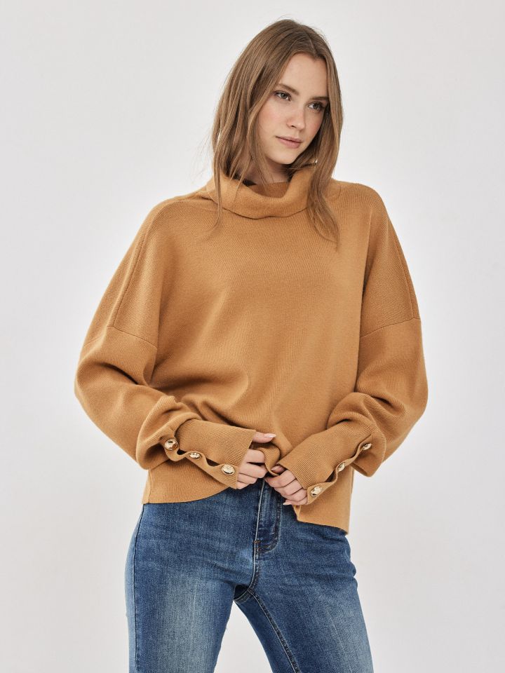 סריג גולף כפתורים בשרוול בצבע טבק