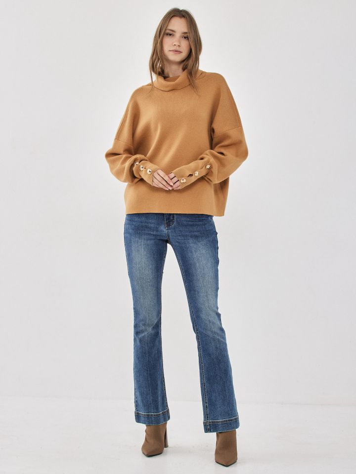 סריג גולף כפתורים בשרוול בצבע טבק