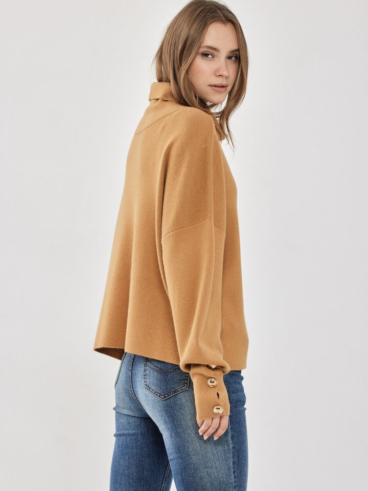 סריג גולף כפתורים בשרוול בצבע טבק