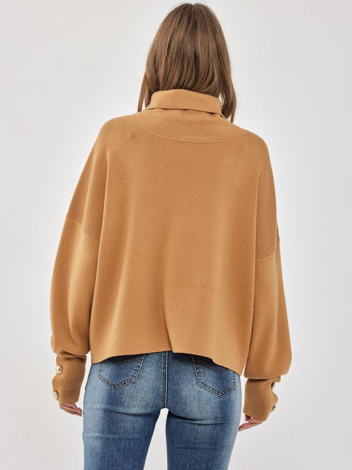 סריג גולף כפתורים בשרוול בצבע טבק