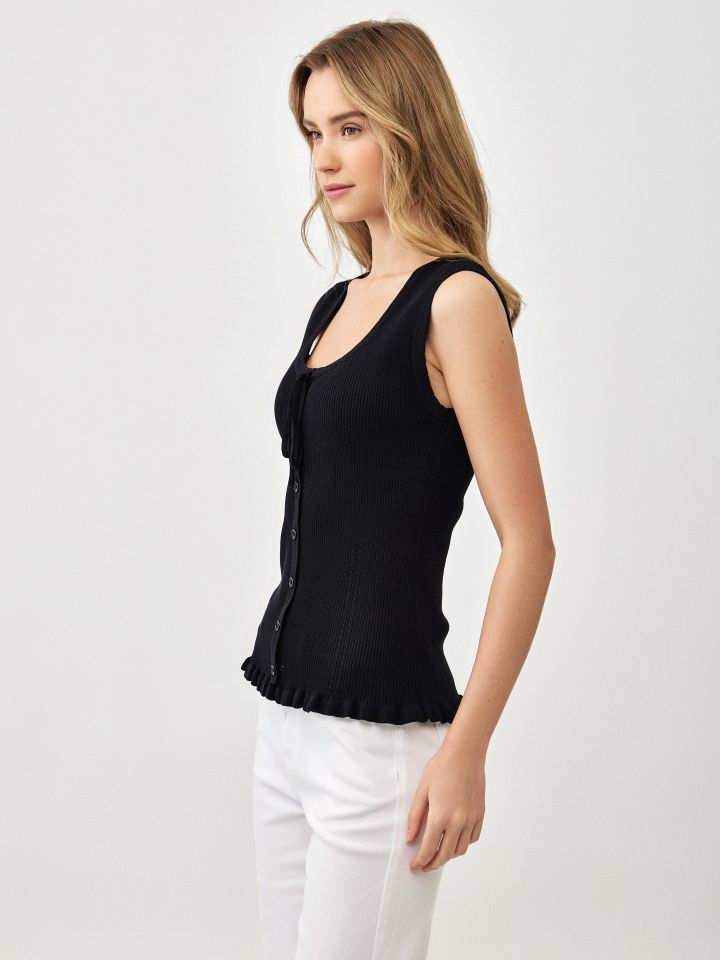 גופיה סריג כפתורים בצבע שחור