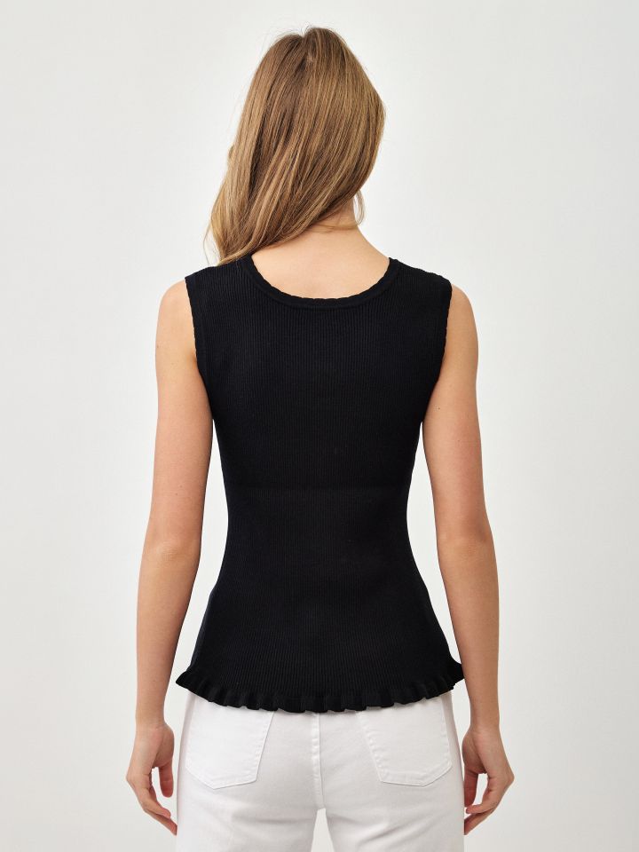 גופיה סריג כפתורים בצבע שחור