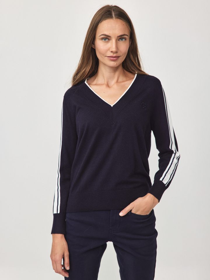 סריג V שילוב פסים בצבע כחול/שחור