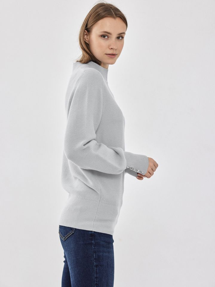 סריג חצי גולף כפתורים בשרוול בצבע אפור כסף