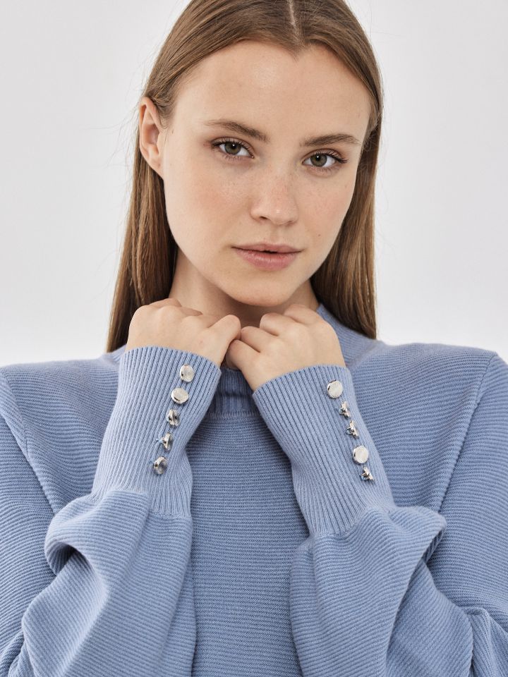 סריג חצי גולף כפתורים בשרוול בצבע תכלת