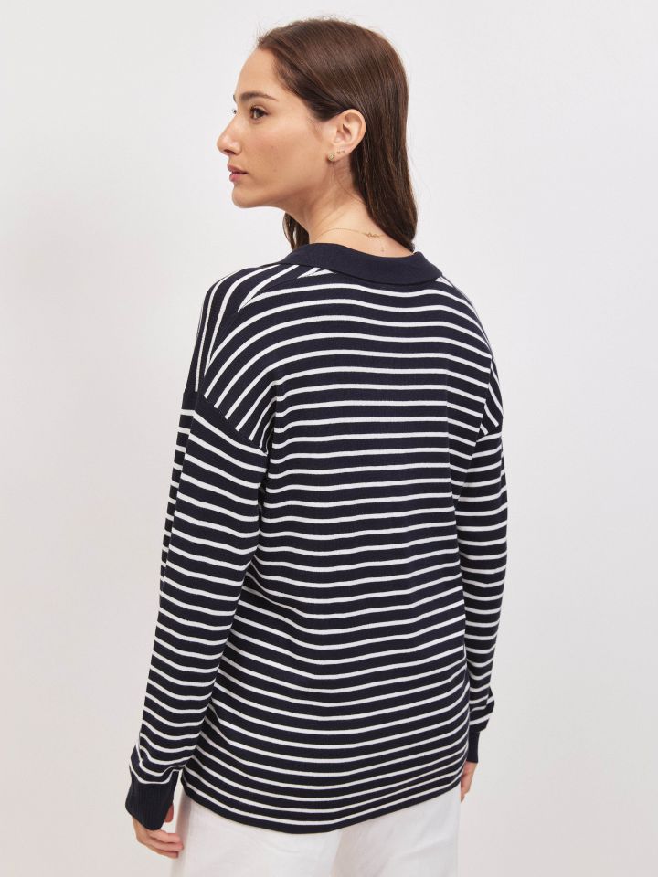 סריג V פסים צוארון PROMO בצבע נייבי