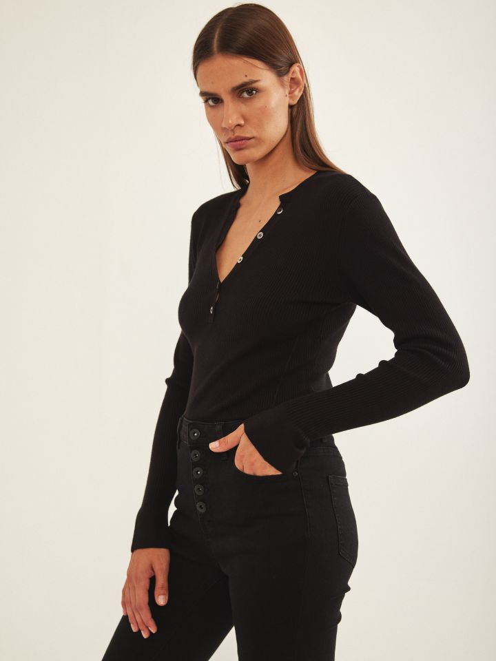 סריג V שינה PROMO בצבע שחור