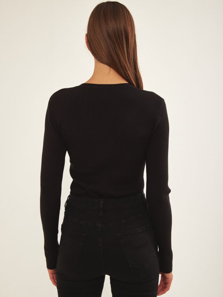 סריג V שינה PROMO בצבע שחור