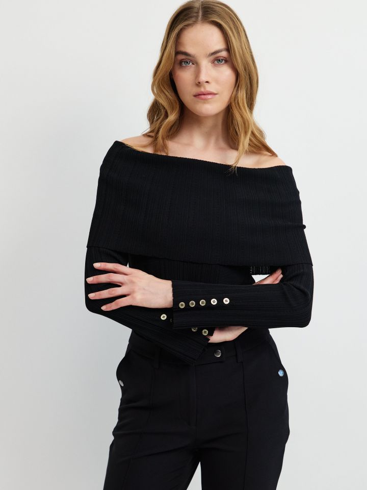 סריג וולן כפתורים בשרוול בצבע שחור