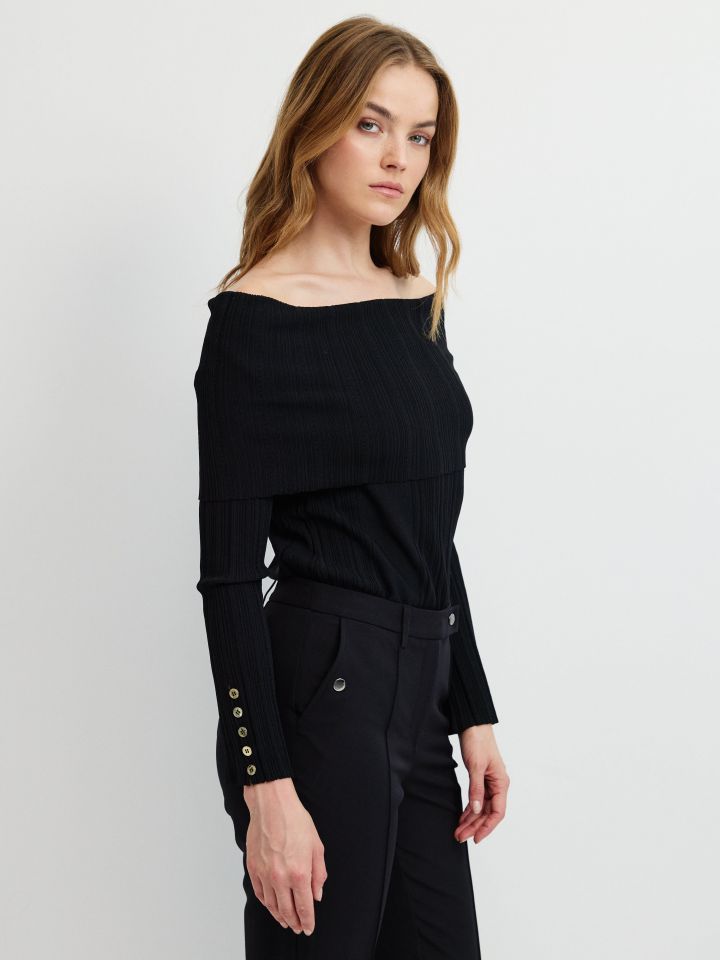 סריג וולן כפתורים בשרוול בצבע שחור