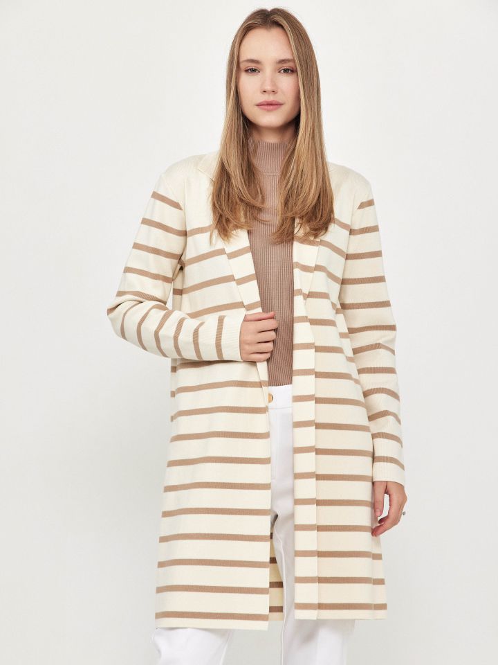 עליונית סריג פסים בצבע אופוויט