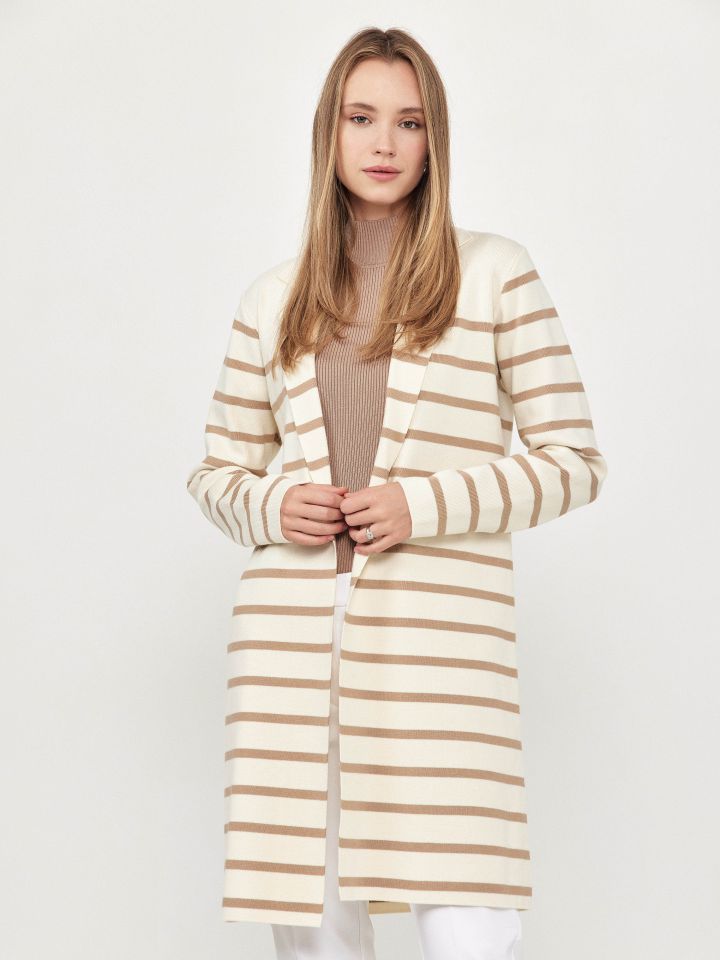 עליונית סריג פסים בצבע אופוויט