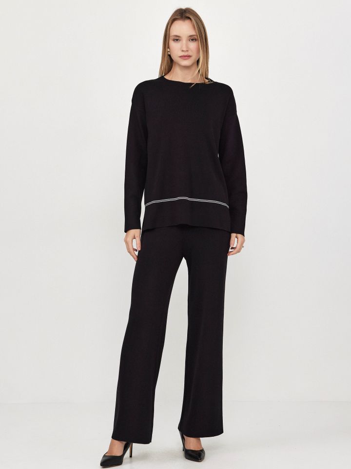 חליפת פנאי סריג שילוב פסים בצבע שחור