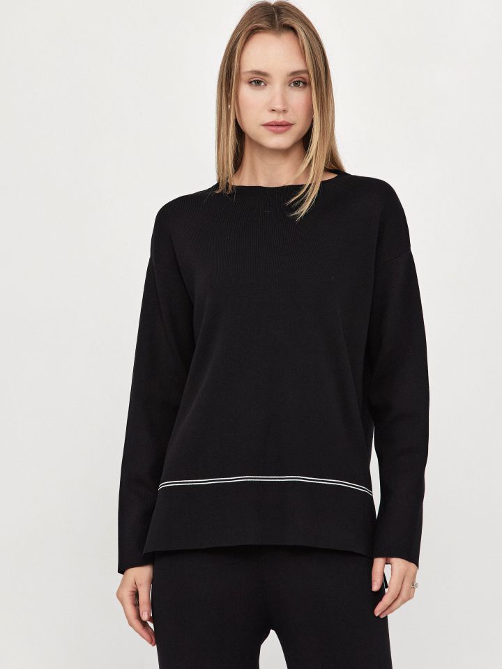 חליפת פנאי סריג שילוב פסים בצבע שחור