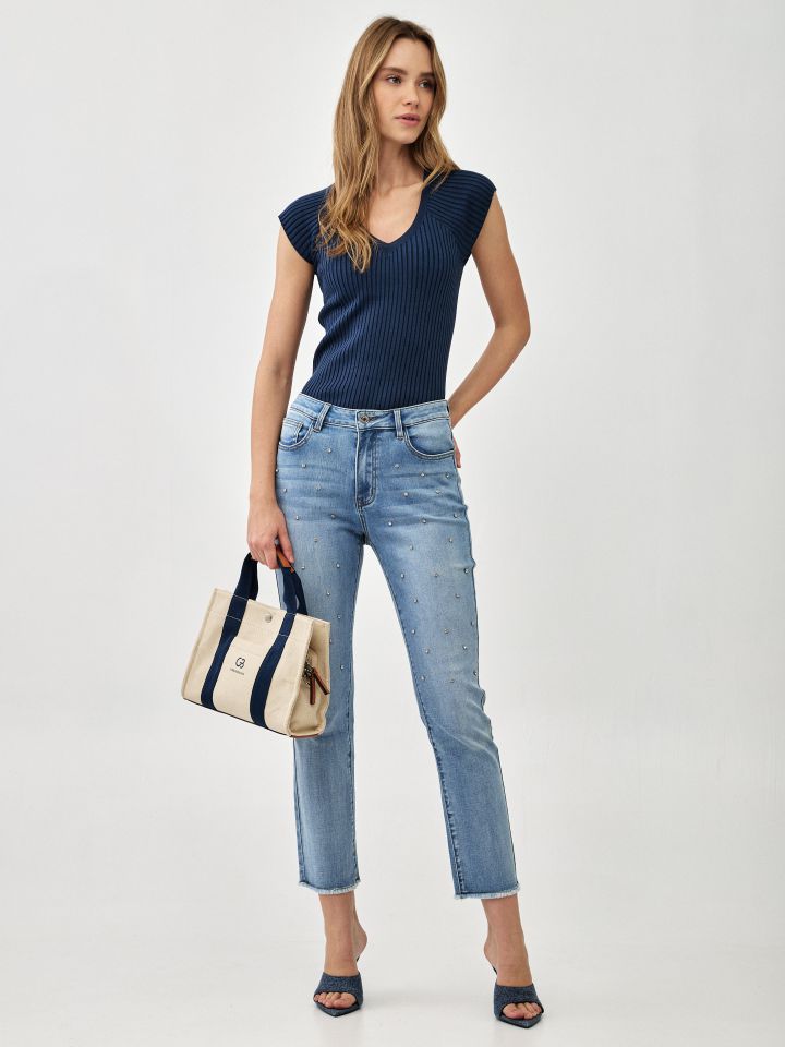 סריג V ריבים בצבע כחול ונסה