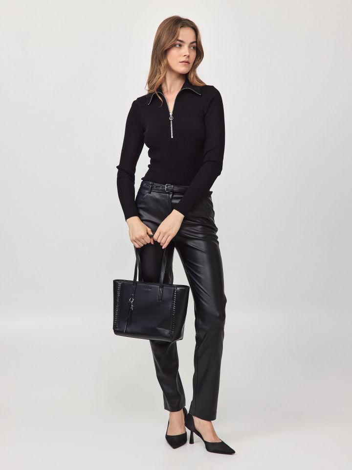 סריג צוארון ורוכסן PROMO בצבע שחור