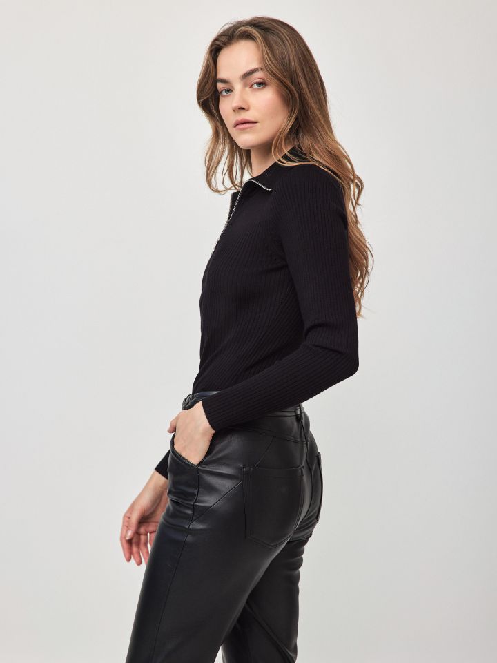 סריג צוארון ורוכסן PROMO בצבע שחור