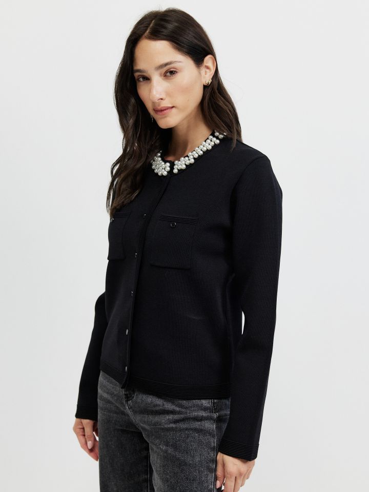 עליונית סריג פתח דמוי פנינים בצבע שחור