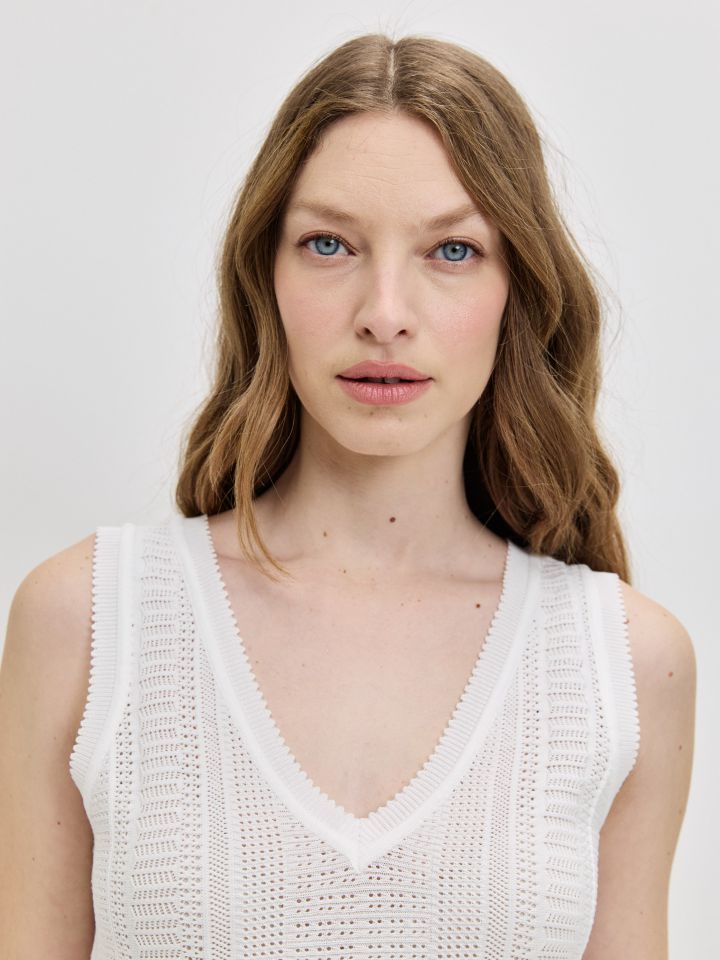 גופיה סריג פרונט קרושה בצבע אופוויט